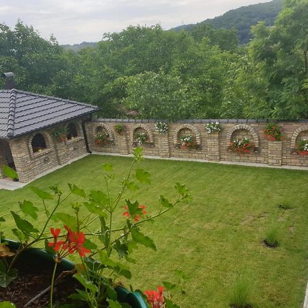 Apartmani Kruna Vrdnik Buitenkant foto