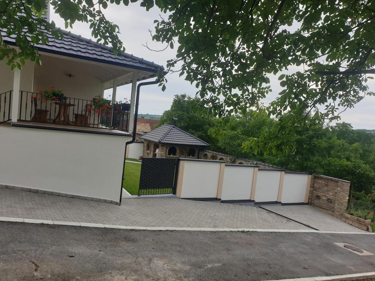 Apartmani Kruna Vrdnik Buitenkant foto