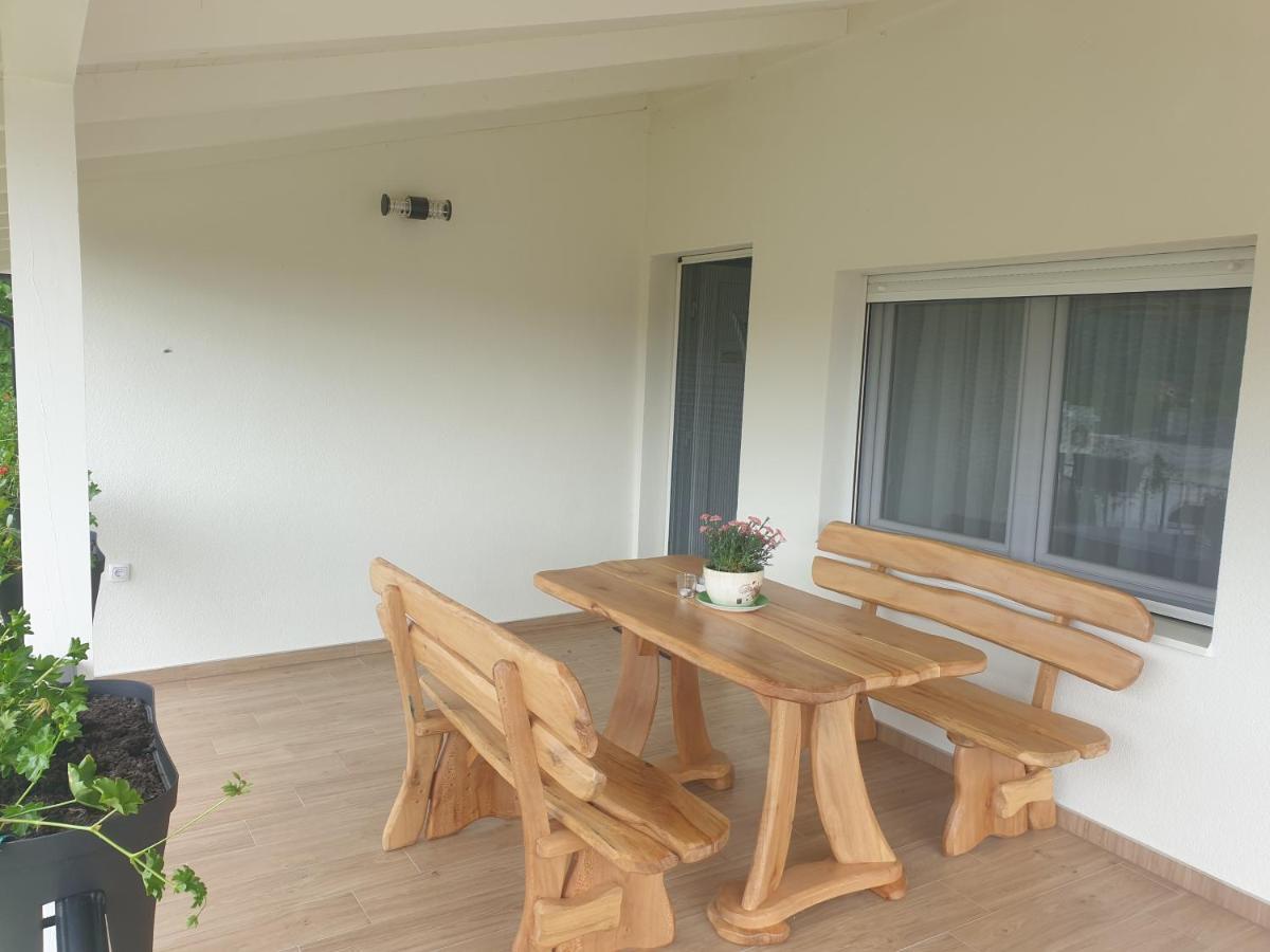 Apartmani Kruna Vrdnik Buitenkant foto